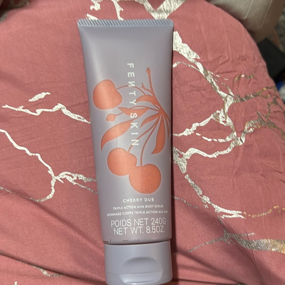FENTY SKIN “CHERRY DUO” Body Scrub

FULL SIZE 8.5 OZ